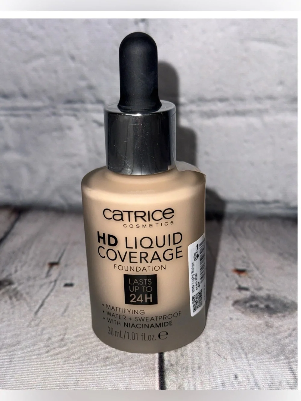 NWT! Catrice HD Liquid Coverage Foundation